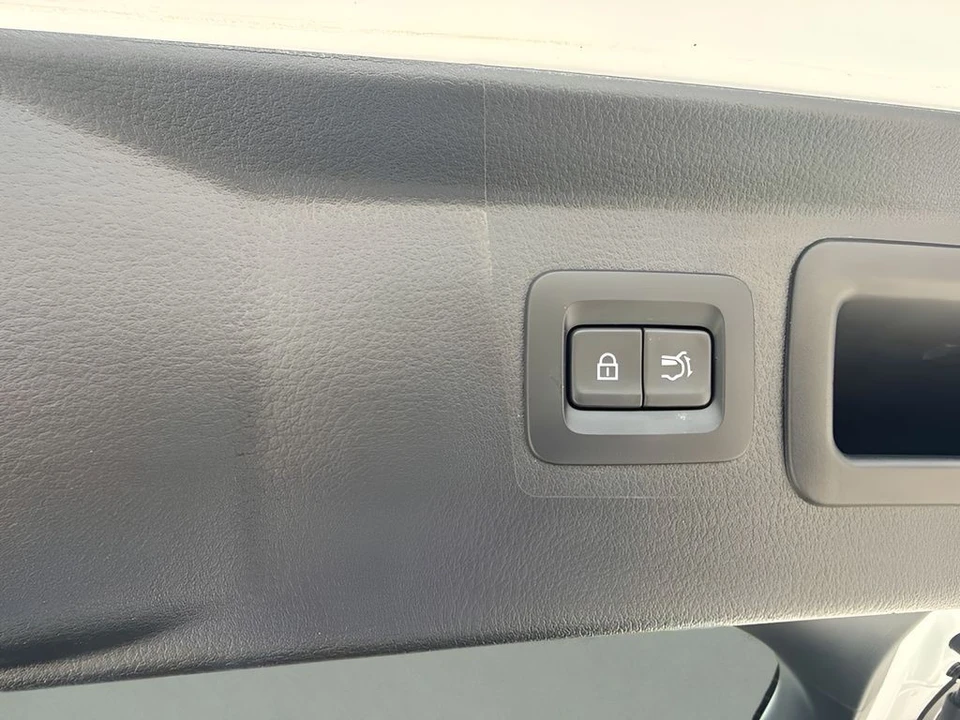 2025 Mazda CX-50 - Image 19 of 26