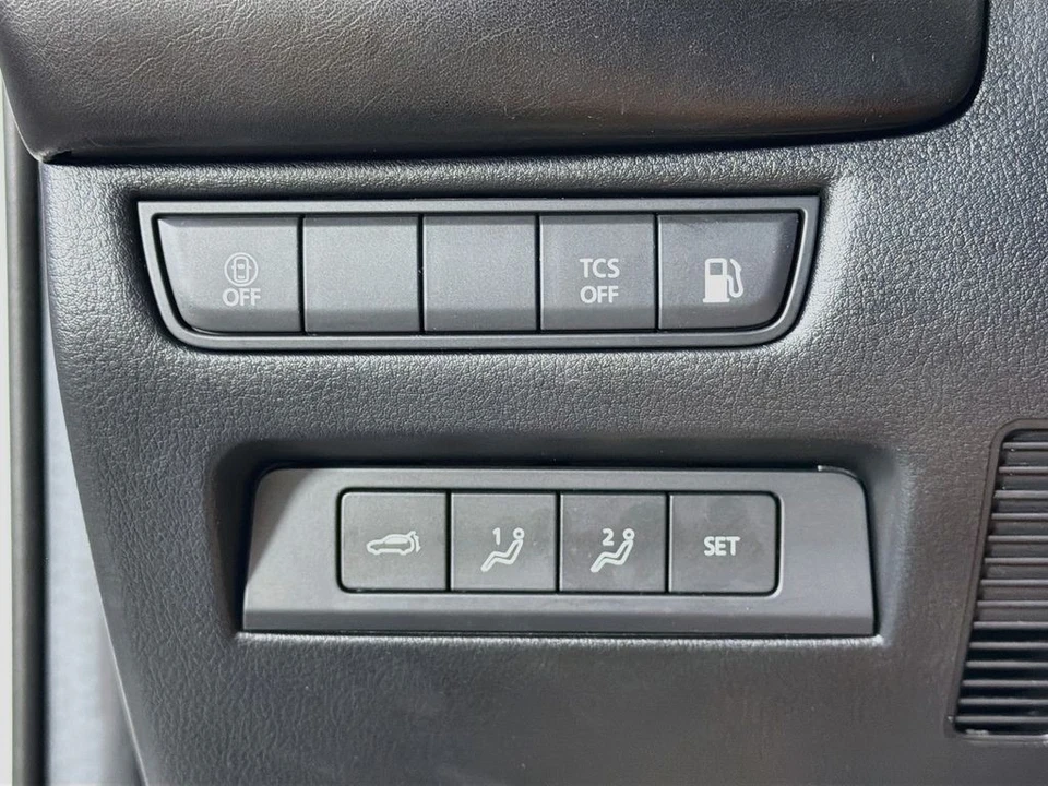 2025 Mazda CX-50 - Image 11 of 31