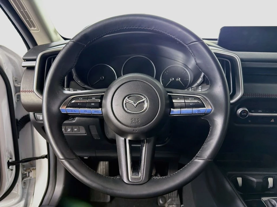 2025 Mazda CX-50 - Image 13 of 31