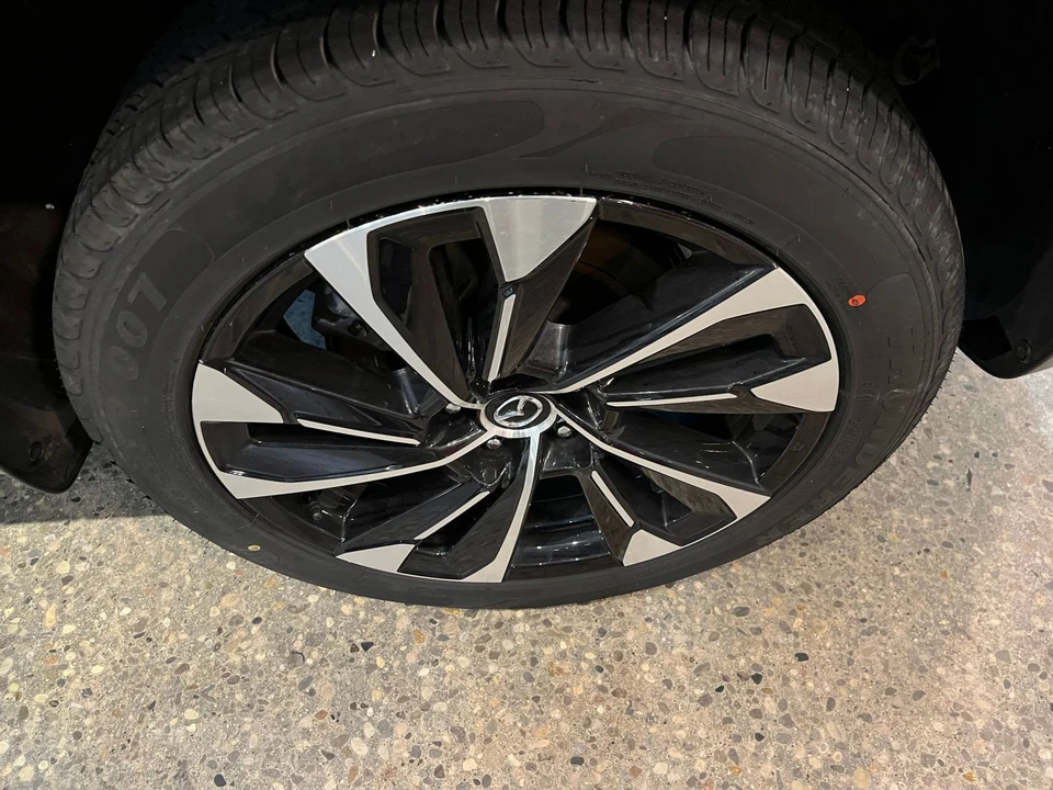 2025 Mazda CX-50 - Image 27 of 31