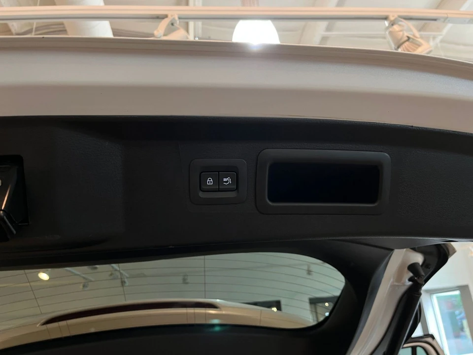 2025 Mazda CX-50 - Image 25 of 31