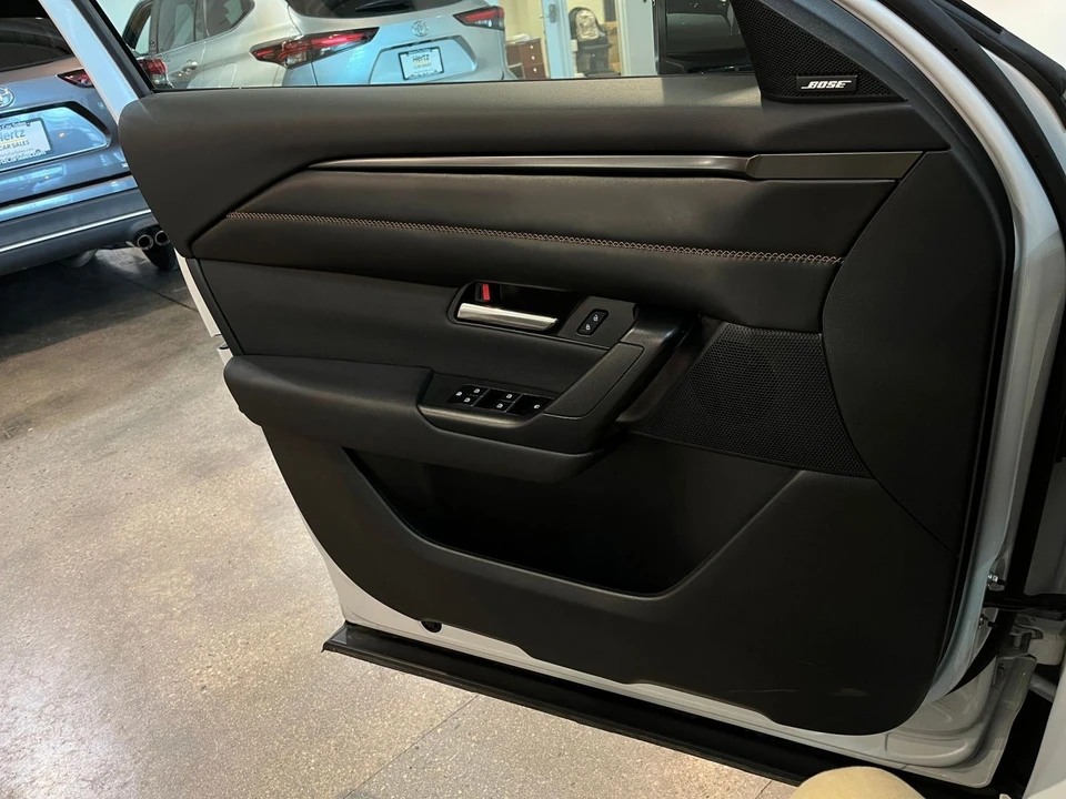 2025 Mazda CX-50 - Image 17 of 31
