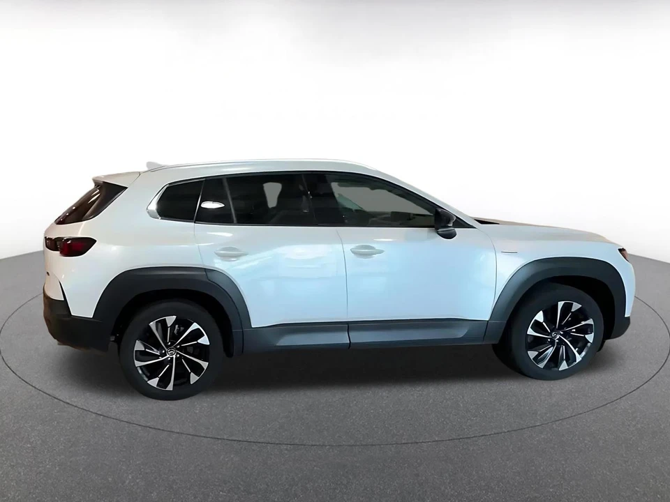 2025 Mazda CX-50 - Image 16 of 31