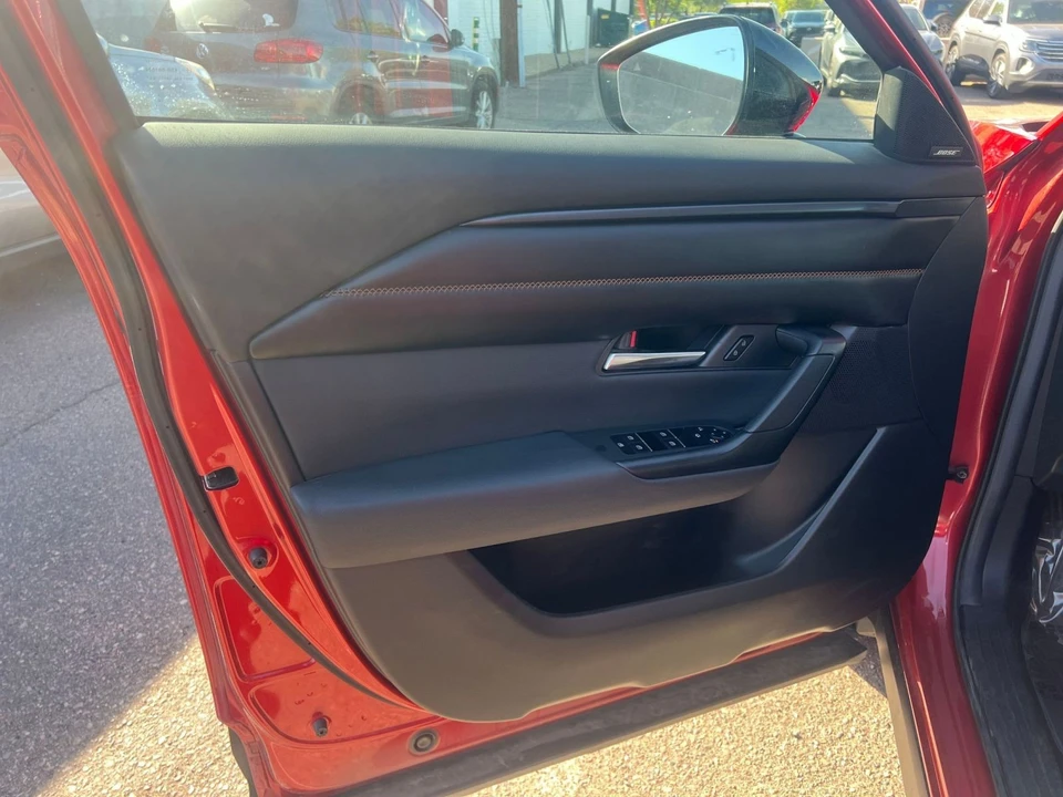 2025 Mazda CX-50 - Image 15 of 31