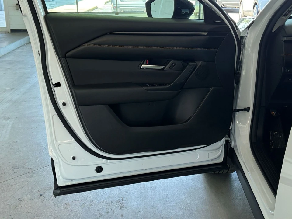 2025 Mazda CX-50 - Image 16 of 31