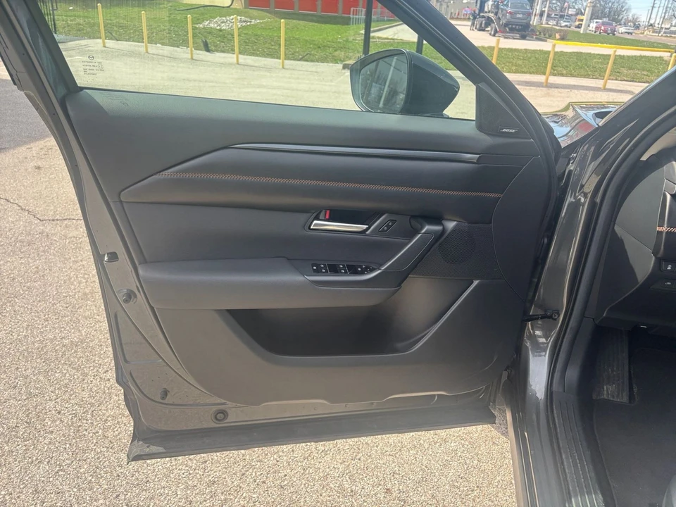 2025 Mazda CX-50 - Image 15 of 31
