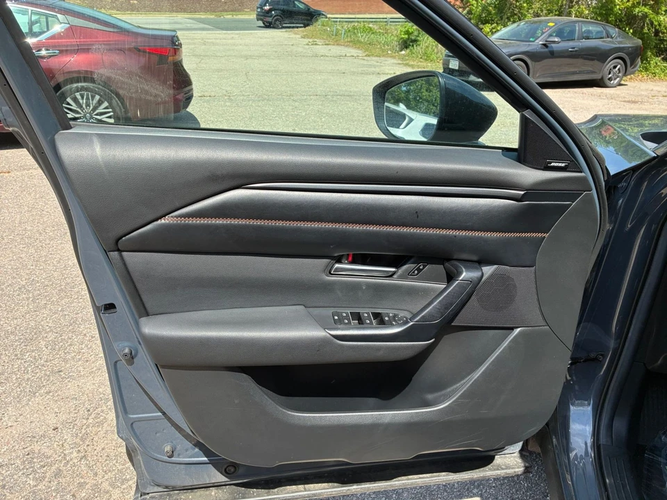 2025 Mazda CX-50 - Image 15 of 31