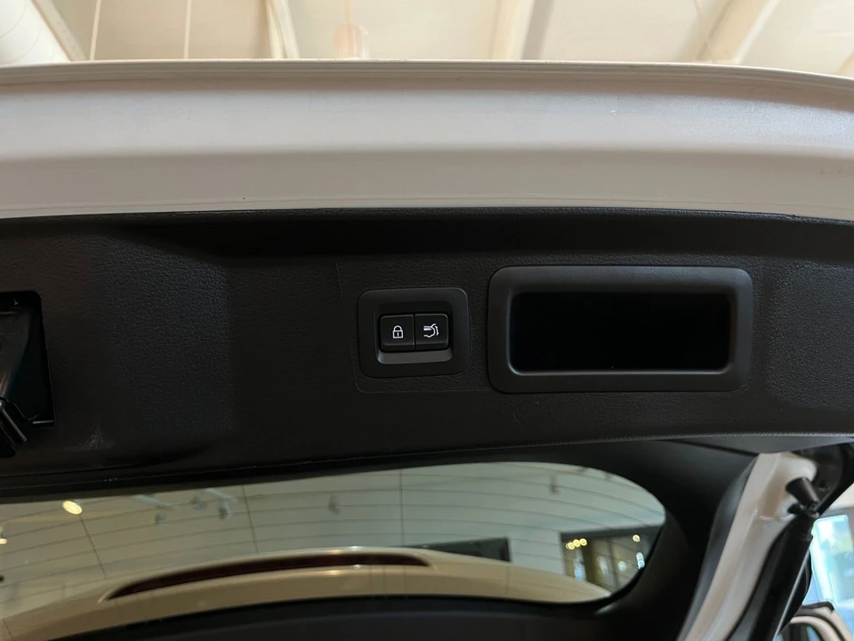 2025 Mazda CX-50 - Image 19 of 31
