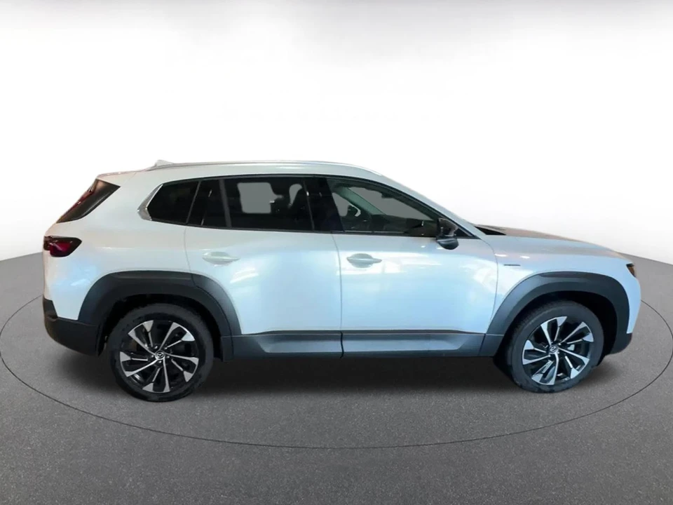 2025 Mazda CX-50 - Image 13 of 31
