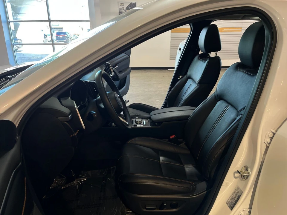 2025 Mazda CX-50 - Image 23 of 31