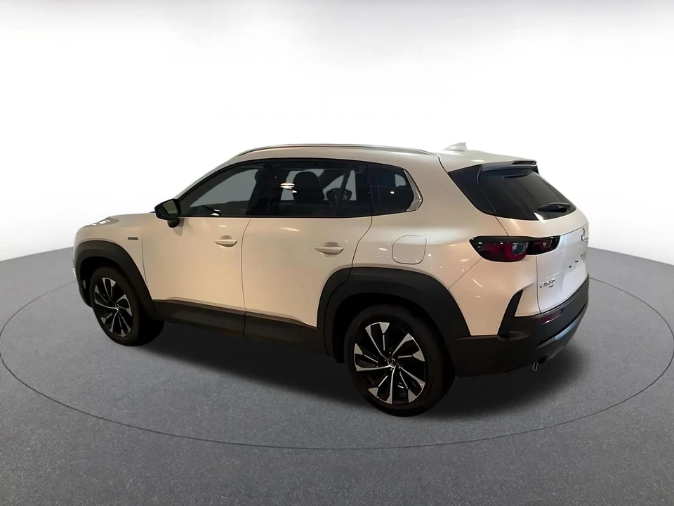2025 Mazda CX-50 - Image 8 of 31