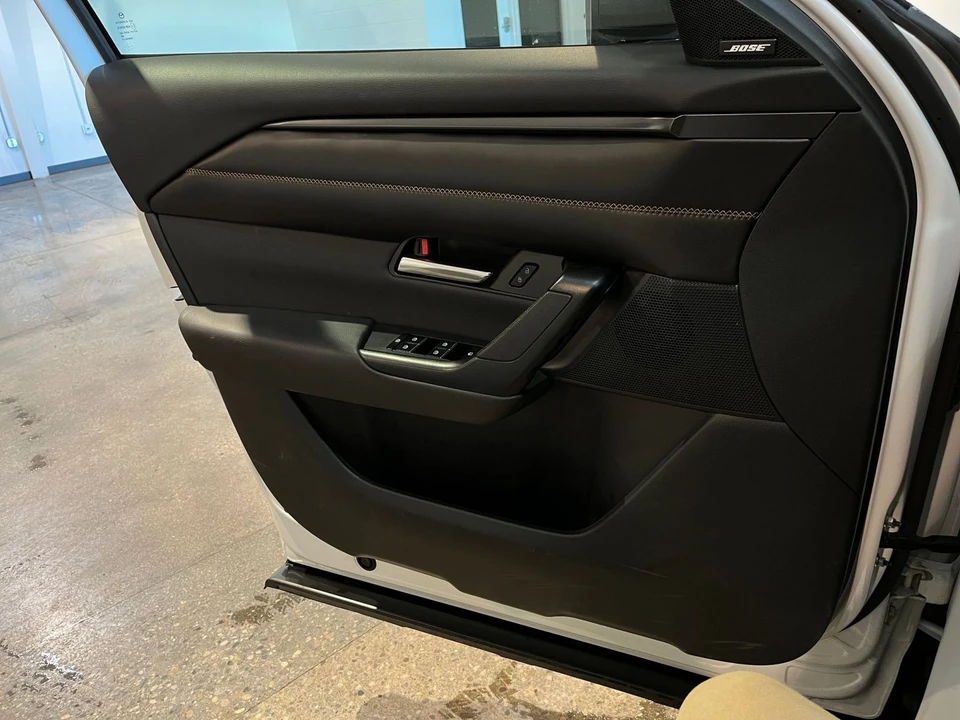 2025 Mazda CX-50 - Image 15 of 31