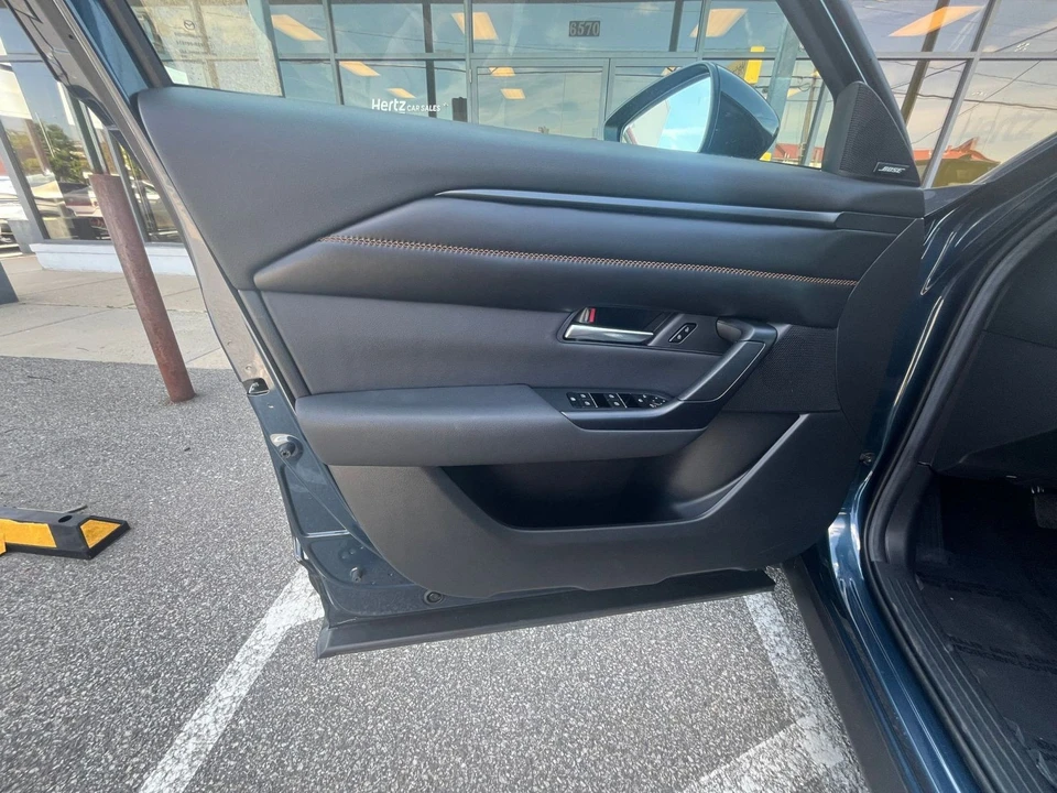 2025 Mazda CX-50 - Image 15 of 31