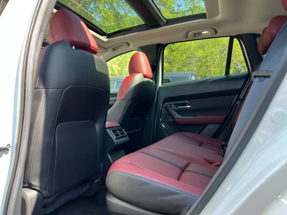 2025 Mazda CX-50 - Image 23 of 31
