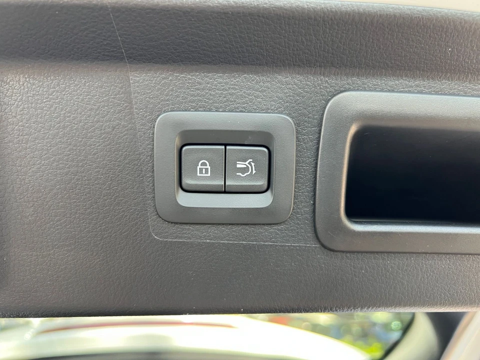 2025 Mazda CX-50 - Image 26 of 31