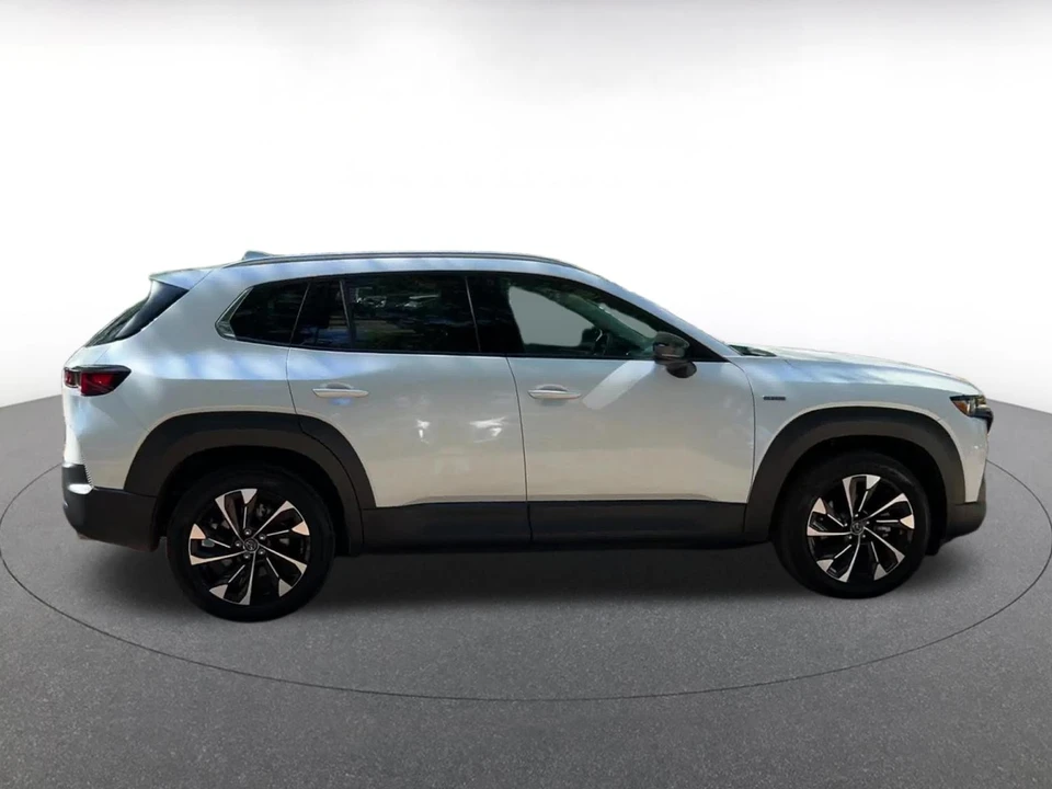 2025 Mazda CX-50 - Image 18 of 31