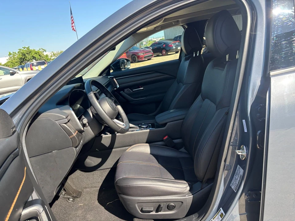 2025 Mazda CX-50 - Image 25 of 31
