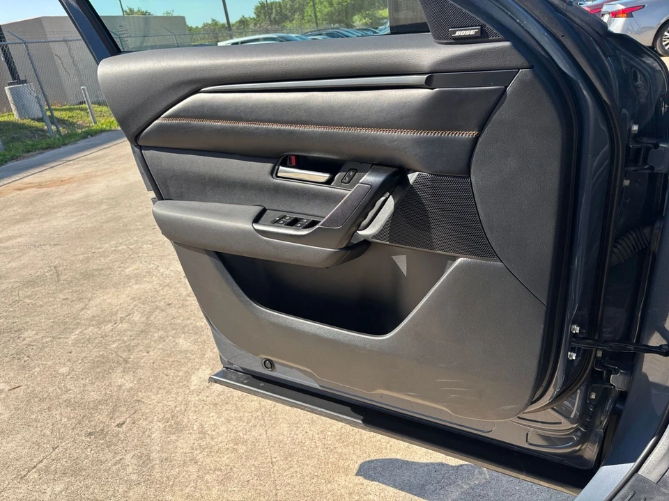 2025 Mazda CX-50 - Image 17 of 31