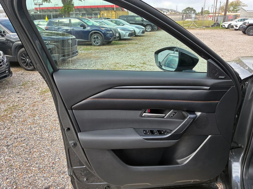 2025 Mazda CX-50 - Image 15 of 31