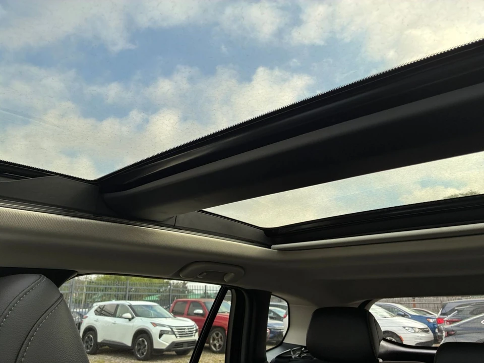 2025 Mazda CX-50 - Image 27 of 31