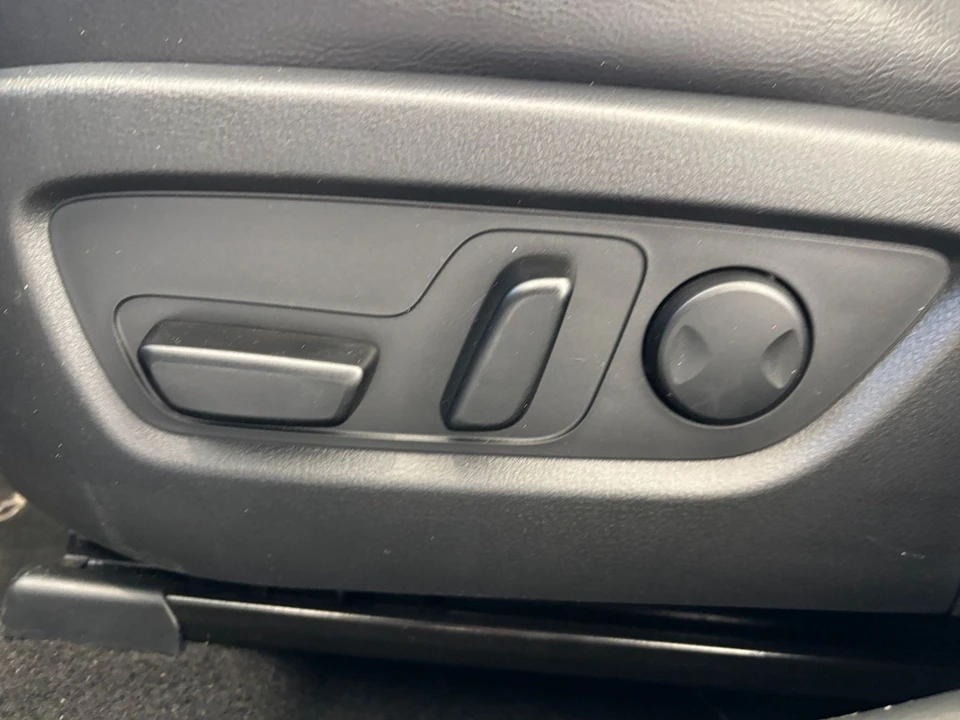 2025 Mazda CX-50 - Image 18 of 31