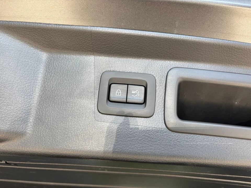 2025 Mazda CX-50 - Image 19 of 31