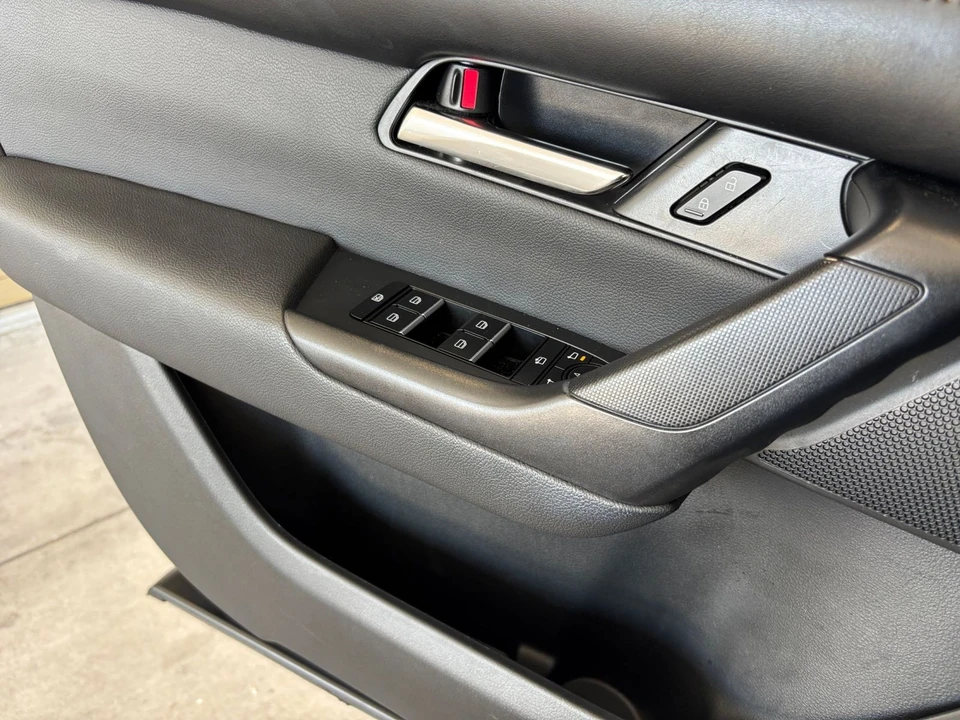 2025 Mazda CX-50 - Image 20 of 31