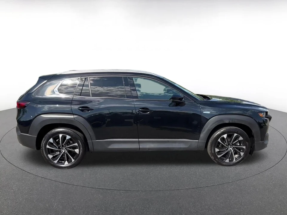2025 Mazda CX-50 - Image 18 of 31