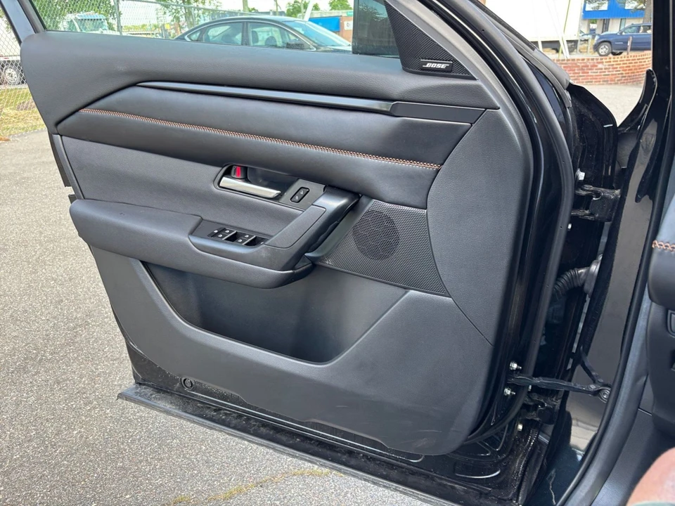 2025 Mazda CX-50 - Image 15 of 31