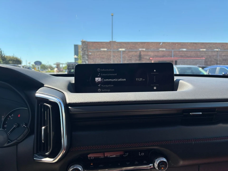 2025 Mazda CX-50 - Image 19 of 31