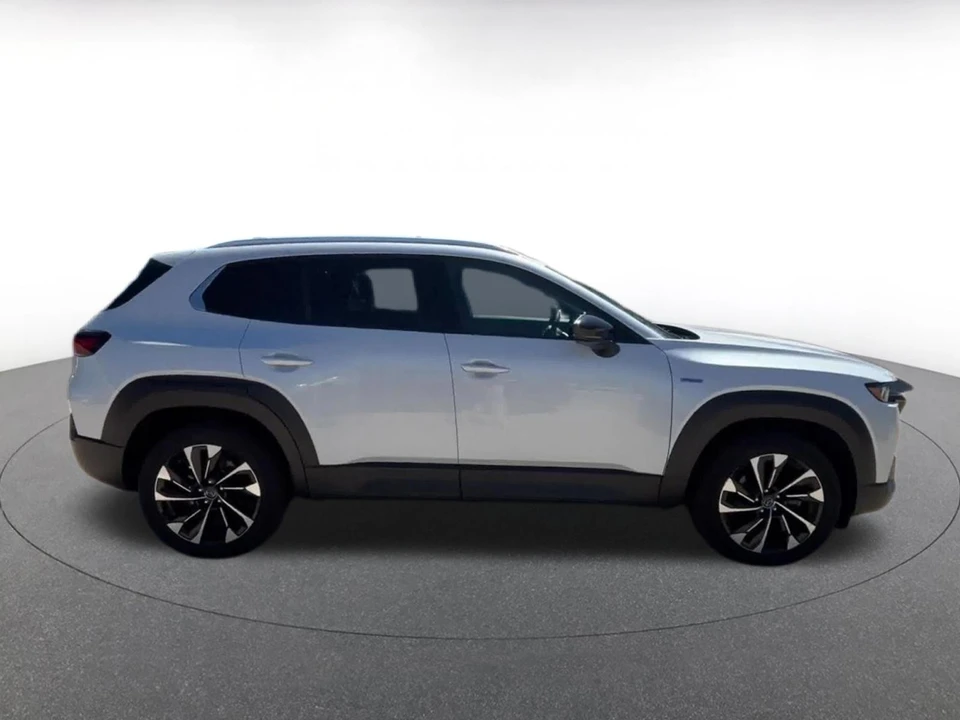 2025 Mazda CX-50 - Image 18 of 31