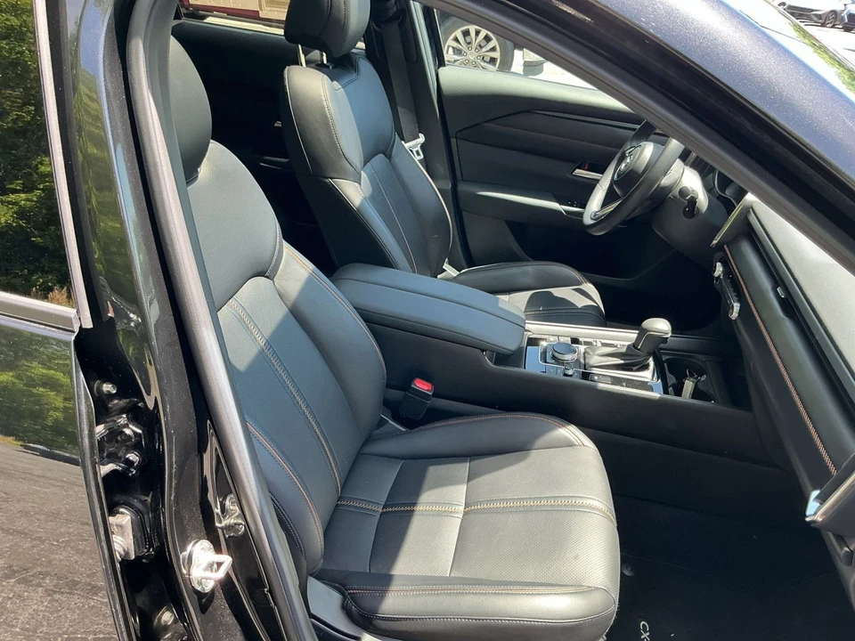 2025 Mazda CX-50 - Image 30 of 31