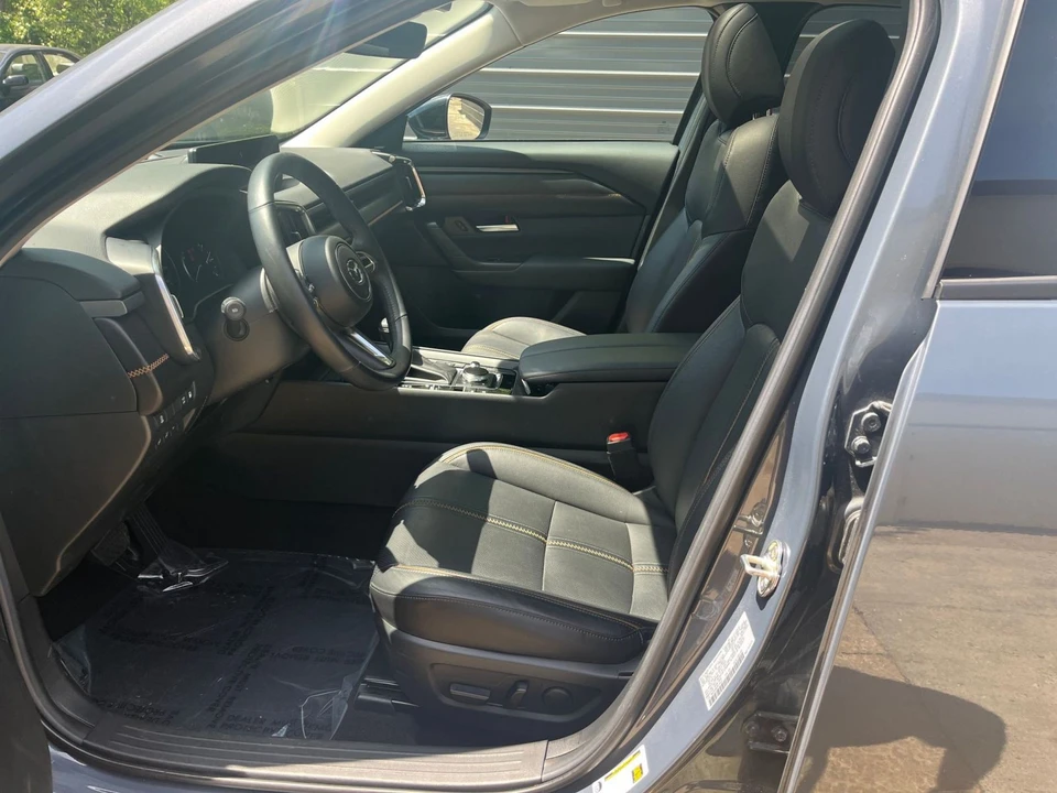 2025 Mazda CX-50 - Image 19 of 31