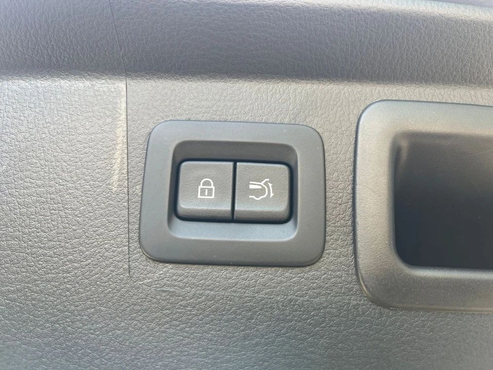 2025 Mazda CX-50 - Image 16 of 31