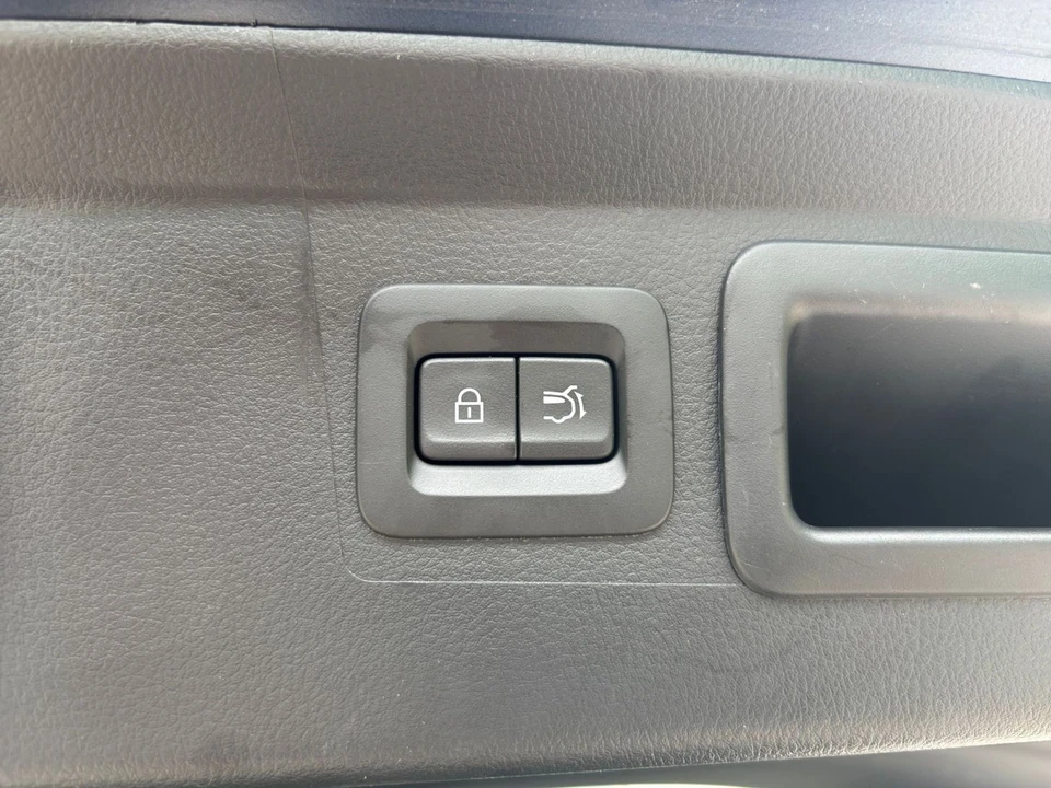2025 Mazda CX-50 - Image 19 of 31