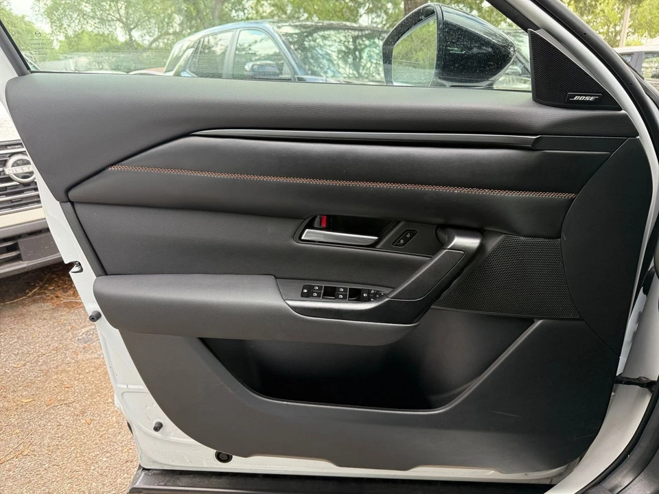 2025 Mazda CX-50 - Image 20 of 31