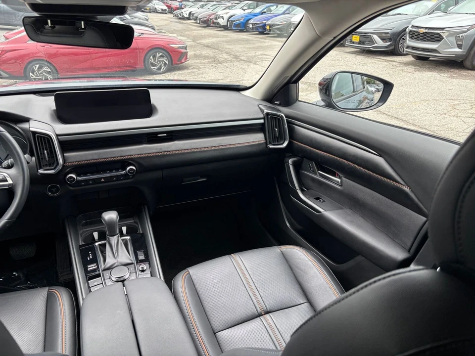 2025 Mazda CX-50 - Image 27 of 31