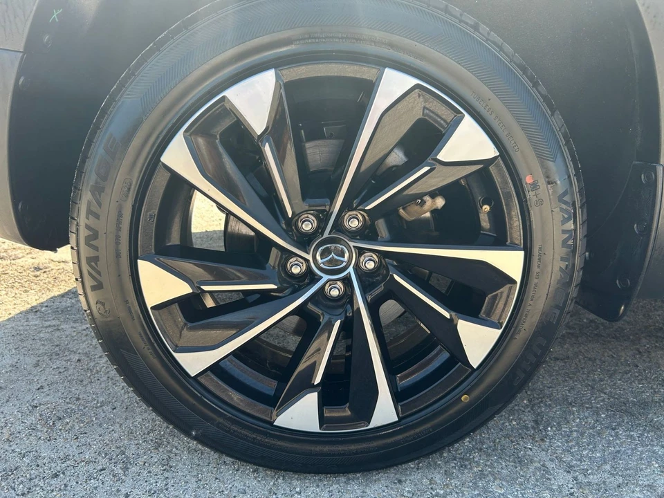 2025 Mazda CX-50 - Image 27 of 31