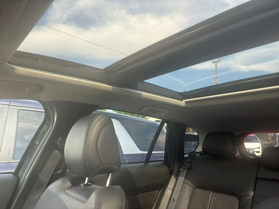 2025 Mazda CX-50 - Image 26 of 31
