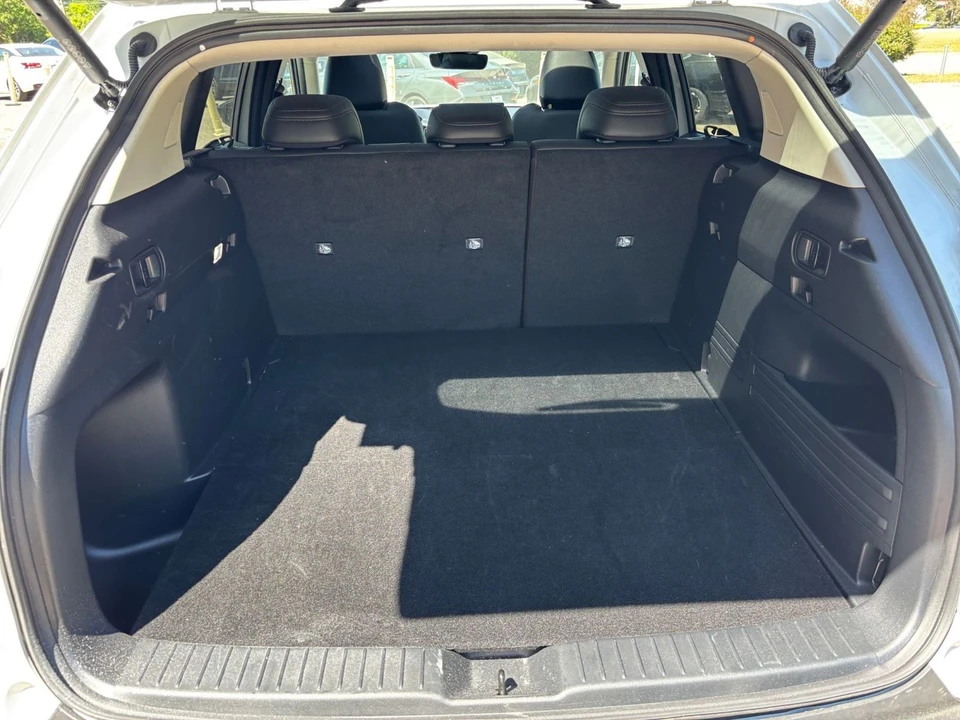 2025 Mazda CX-50 - Image 24 of 31