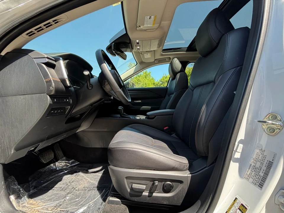 2025 Mazda CX-50 - Image 20 of 31