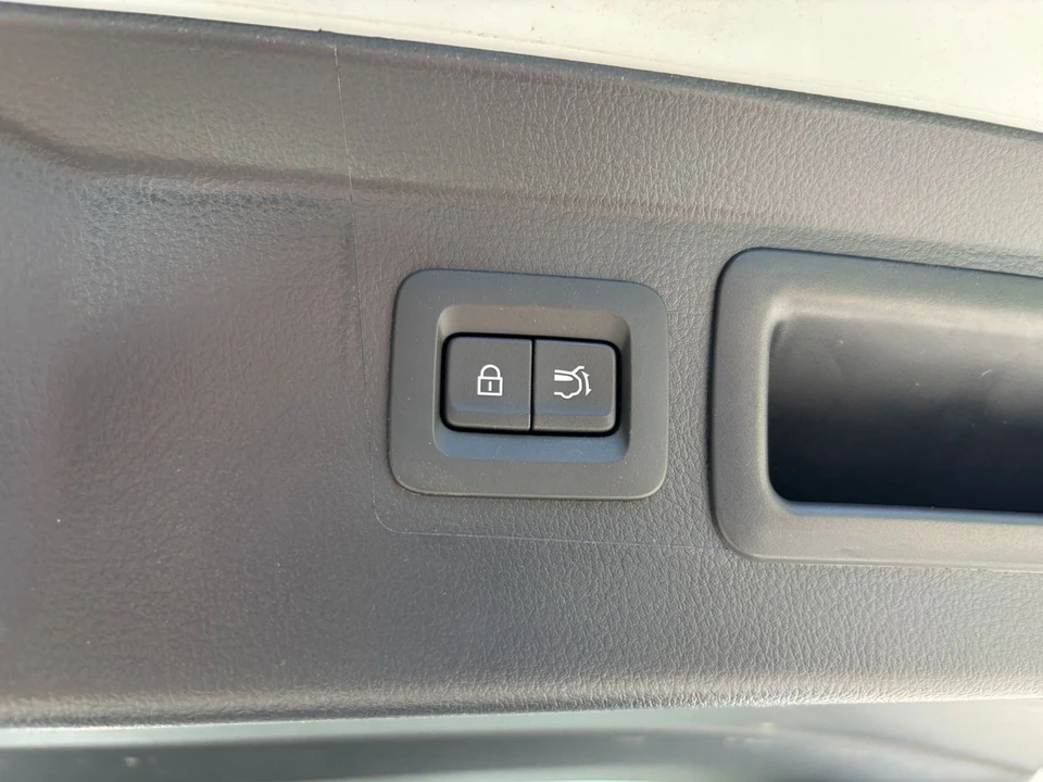 2025 Mazda CX-50 - Image 17 of 31