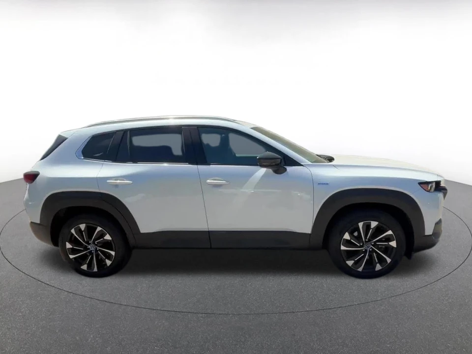 2025 Mazda CX-50 - Image 13 of 31