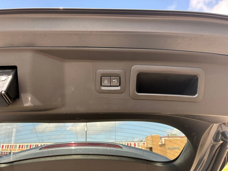 2025 Mazda CX-50 - Image 25 of 31