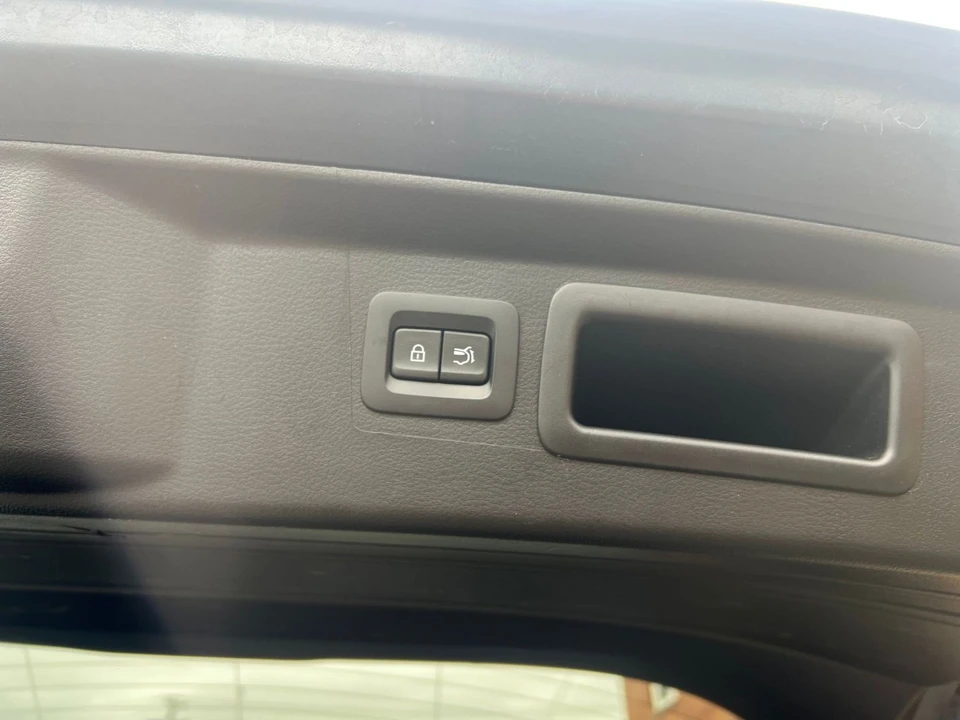 2025 Mazda CX-50 - Image 19 of 31