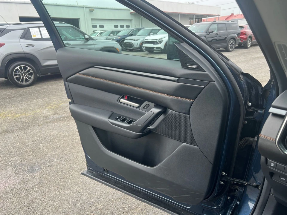 2025 Mazda CX-50 - Image 15 of 31