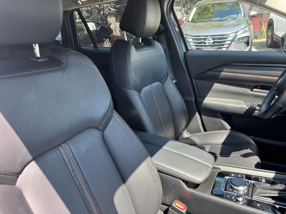 2025 Mazda CX-50 - Image 28 of 31