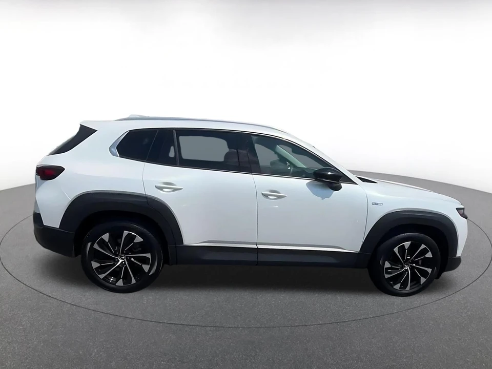 2025 Mazda CX-50 - Image 18 of 31