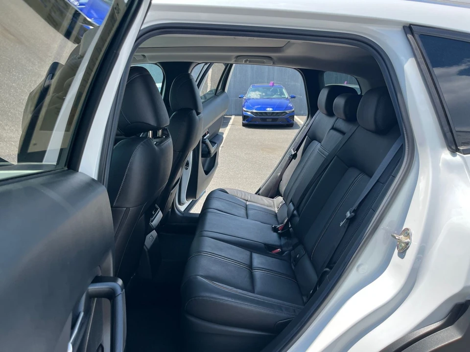 2025 Mazda CX-50 - Image 24 of 31