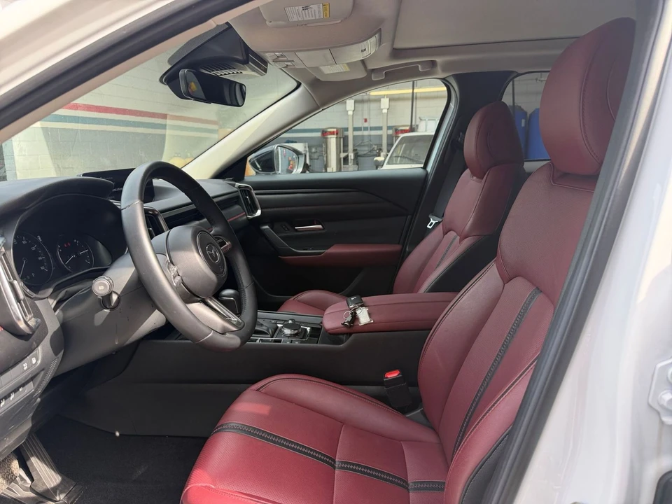 2025 Mazda CX-50 - Image 24 of 31